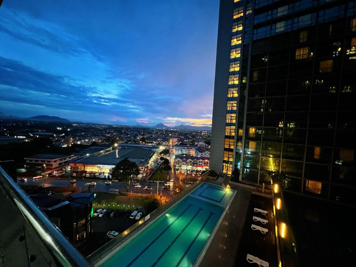 Imperial Grand Suite Apartment Kuching Kültér fotó