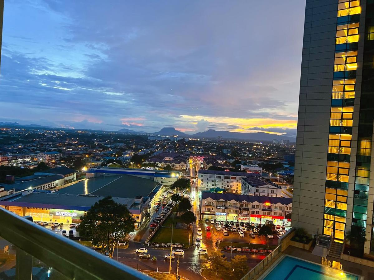 Imperial Grand Suite Apartment Kuching Kültér fotó