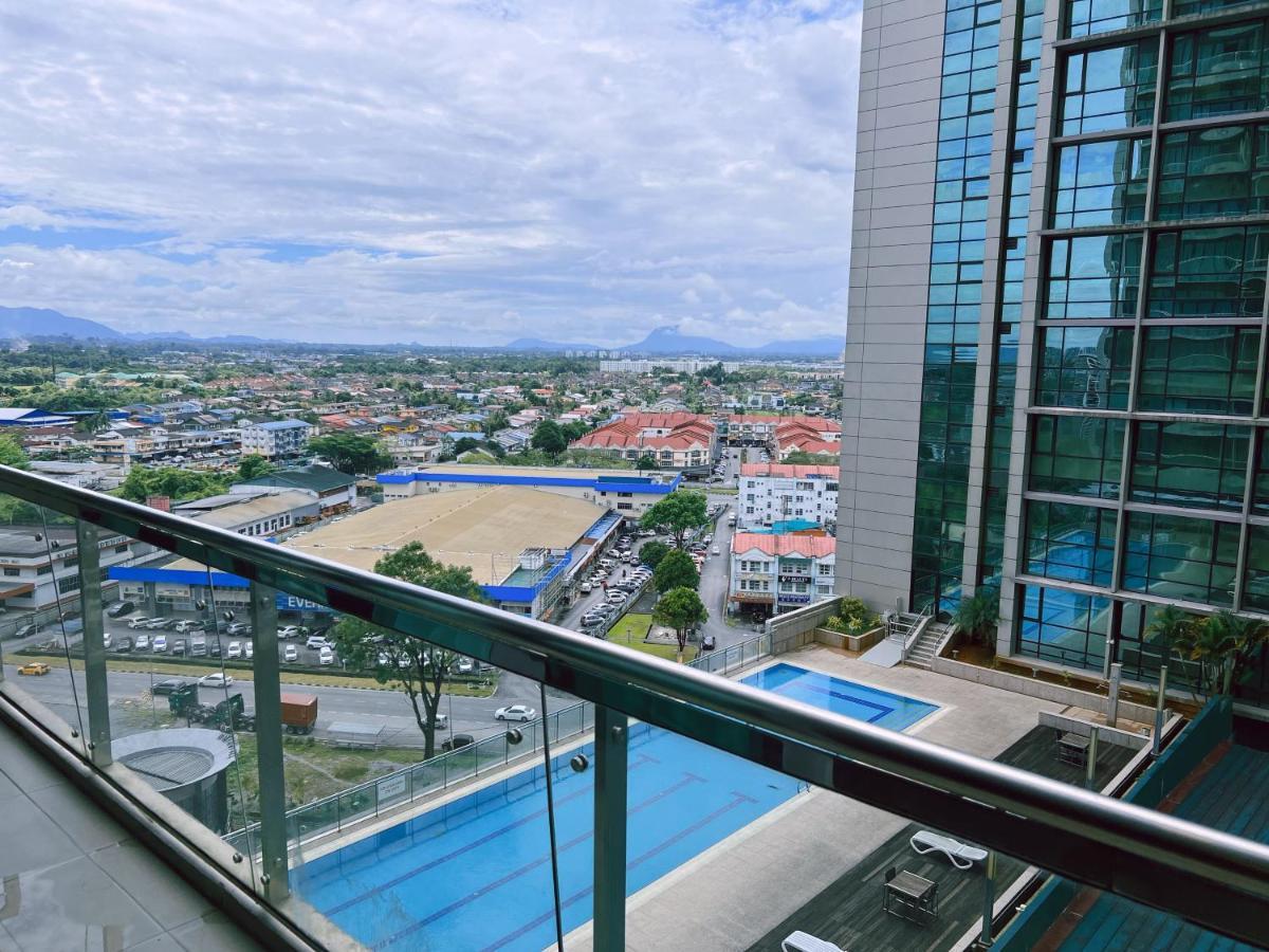 Imperial Grand Suite Apartment Kuching Kültér fotó