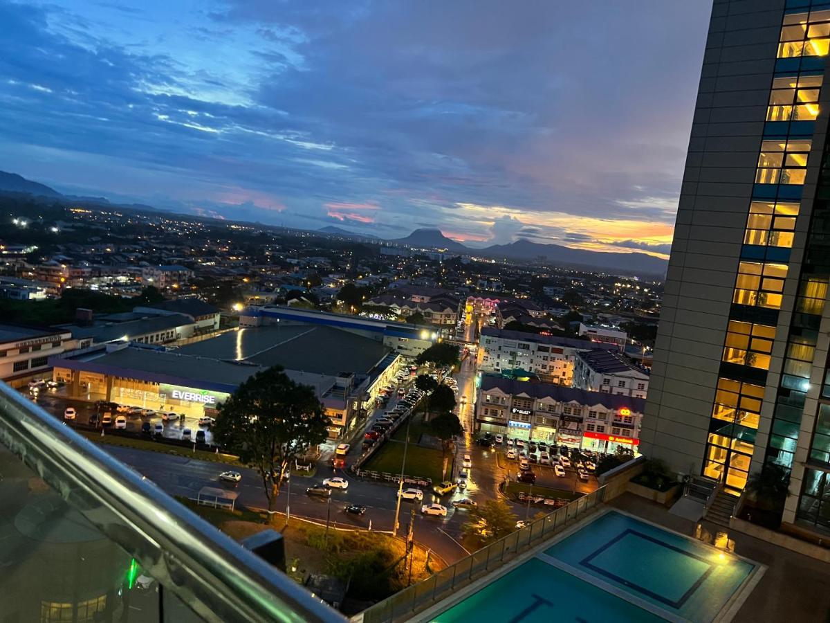 Imperial Grand Suite Apartment Kuching Kültér fotó