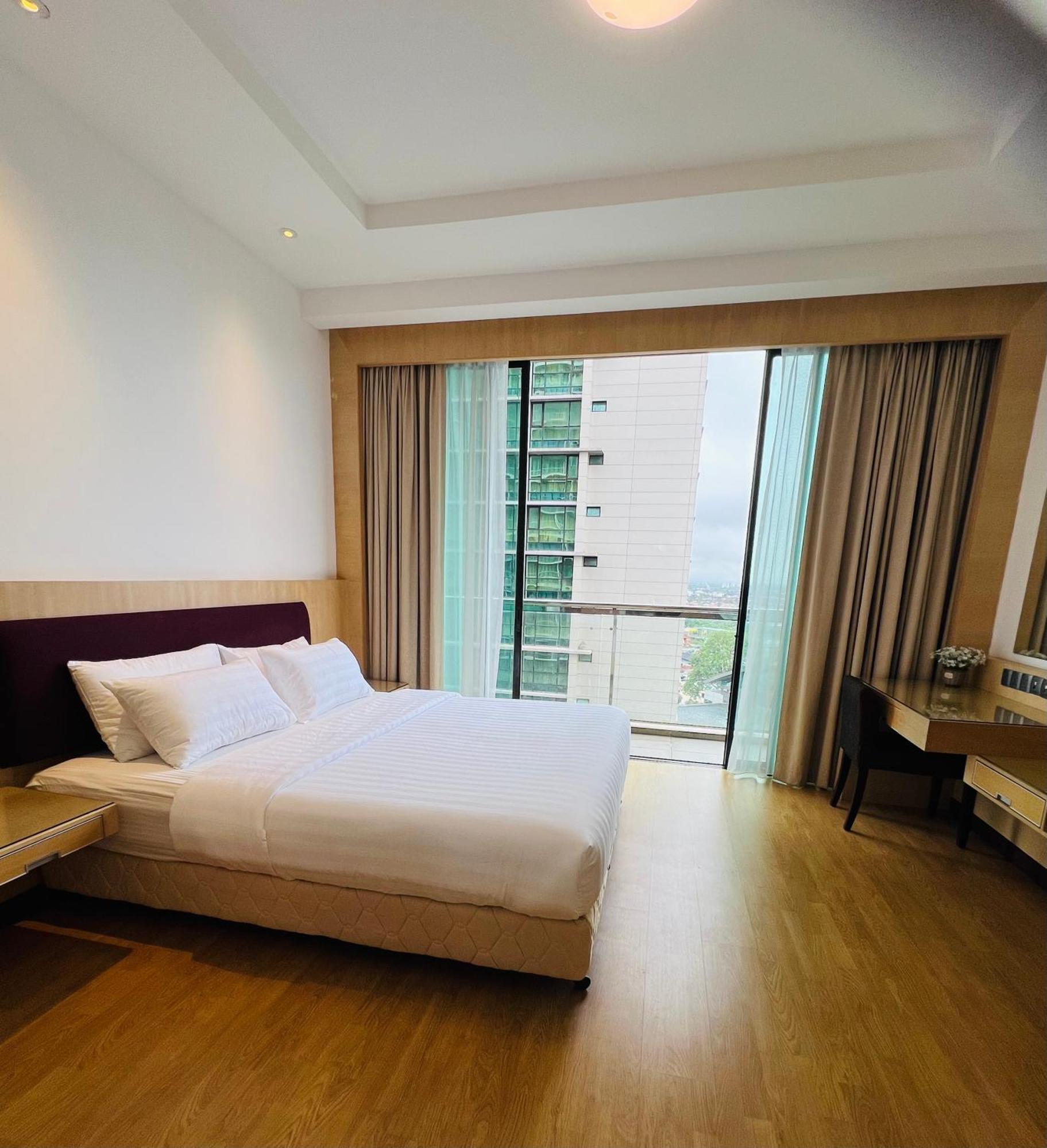 Imperial Grand Suite Apartment Kuching Kültér fotó